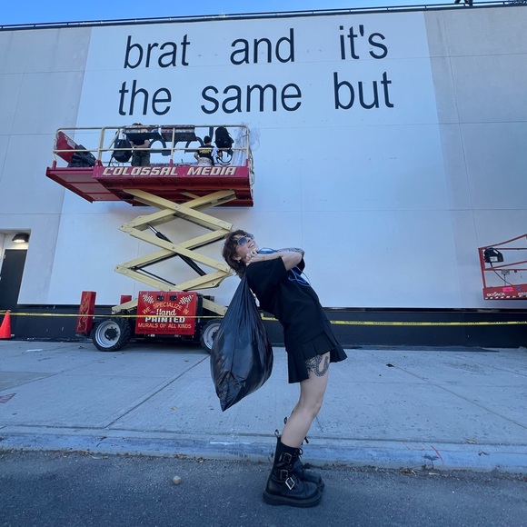 🖤 Meet your Posher 🖤 - Picture 7 of 7